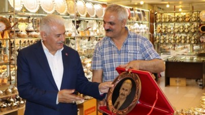Çatık kaşlı portresini gören Yıldırım: Herhalde seçim sonucu açıklanırken yapılmış