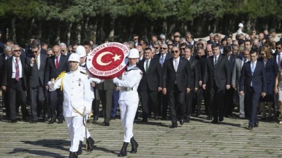 Çavuşoğlu,  büyükelçilerle Anıtkabir'i ziyaret etti