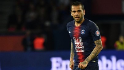 Dani Alves ülkesine döndü