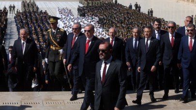 Devlet erkanı Anıtkabir'i ziyaret etti