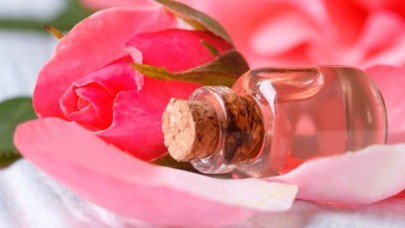 Gül suyunun cilde 10 faydası