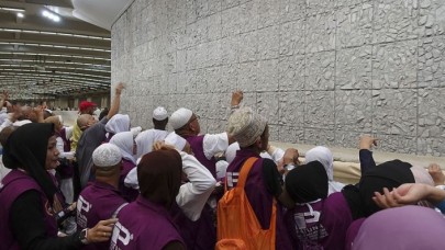 Hacılar şeytan taşladı