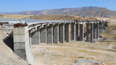 Hasankeyf-2 Köprüsü'nün iki yakası birleşti