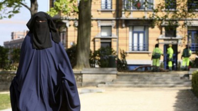 Hollanda'da burka yasağı yürürlükte