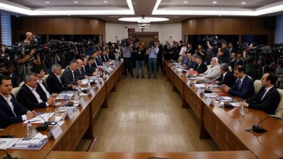 Hükümet,  memur ve memur emeklisine yeni zam teklifinde bulundu