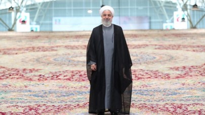 Dünyanın en büyük el dokuma halısını tanıttı