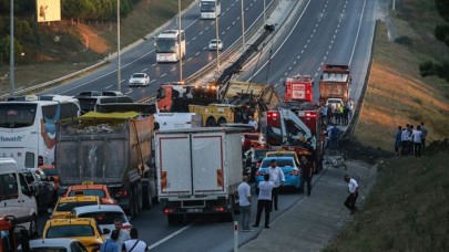 İstanbul Havalimanı yolu kaza sonucu trafiğe kapatıldı