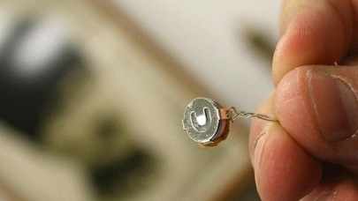 İzmir'de belediye başkanının odasında dinleme cihazı bulunmasıyla ilgili iki gözaltı