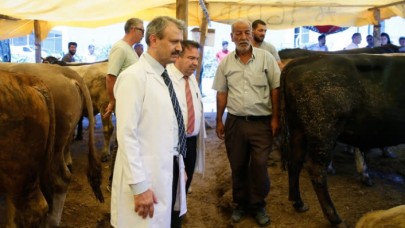İzmir İl Müftüsü Balkan: Derin dondurucuları değil gönülleri dolduralım