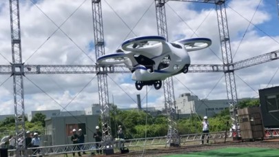 Japonya'da prototip uçan otomobil deneme uçuşu yaptı