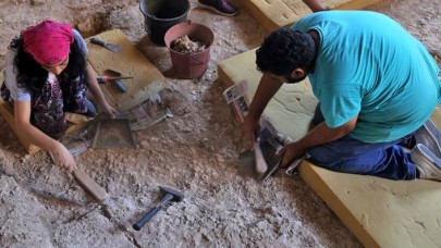 Karain kazılarında 350 bin yıllık balta bulundu