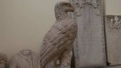 Kınık Höyük'te kartal heykelleri bulundu