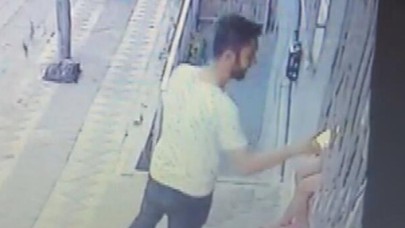 Küçük çocuğu camda telefonla oynarken görünce... Şoke eden anlar!