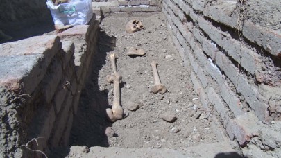 Kümbet kazısında "Sultan Alaaddin" yazılı sanduka bulundu