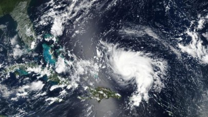 Olağan üstü hal ilan edilmişti: Kasırga 170 km hızla kıyıya doğru ilerliyor