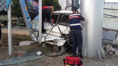 Panelvan kaldırımdaki yayalara çarptı,  anne ve kızı yaşamını yitirdi