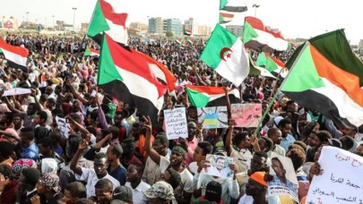 Sudan'da asker ve muhalefet ortak yönetimde uzlaştı