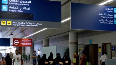 Suudi kadınlar yanlarında erkek olmadan seyahat edebilecek