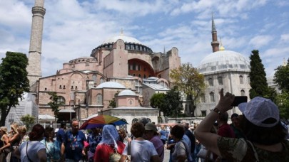 Turistler 'giyim ve ayakkabı'ya 1, 5 milyar dolar harcadı