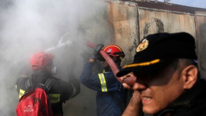 Yunanistan'daki orman yangınları yerleşim yerlerini tehdit ediyor