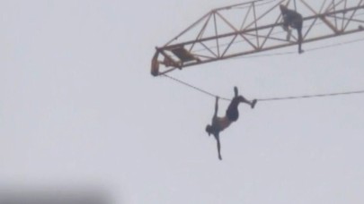 Yürekleri ağza getirdi! 1 saat asılı kaldı,  beklediği haber gelince...