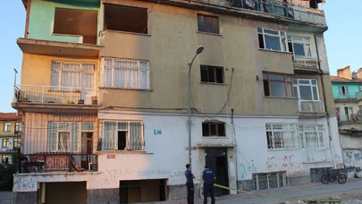 Eşinin başka erkekle yaşadığını iddia edip pompalı tüfekle öldürdü