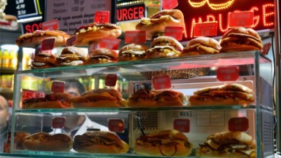 Havalimanı'nda Satılan Sosislinin Fiyatı Dudak Uçuklattı!