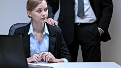 İşyerinde 'Bakışlarıyla Taciz Etmek' Kovulma Sebebi!