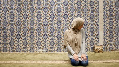 O Camide Kadınlar ve Erkekler Yan Yana Namaz Kılabilecek!