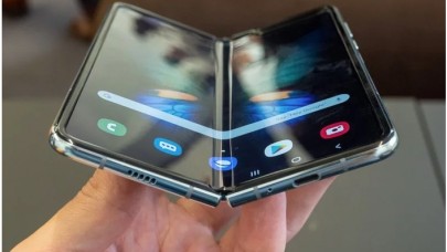 Samsung'un Katlanabilen Telefon Fiyatı Dudak Uçuklattı!