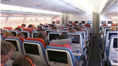 Uçakta Hostesi Isırdı!