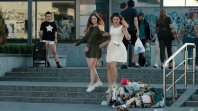 Yere Çöp Atanlardan Böyle İntikam Aldı!