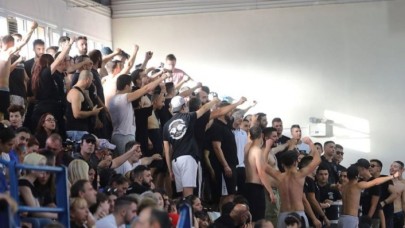 Yunanistan'da Türk Bayrağı Salona Sokulmadı!