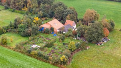 Evlerinin Bodrumunda Dünya'nın Sonunu Bekleyen Aile Bulundu!