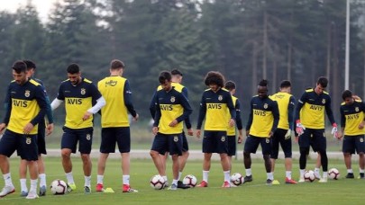 Fenerbahçe Ünlü Futbolcuyla Yollarını Ayırıyor!