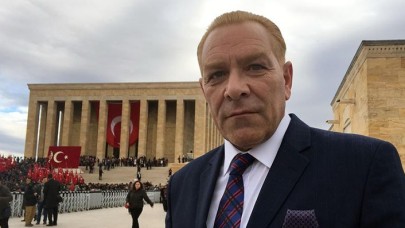 Atatürk'e Benzeyen Göksel Kaya'dan Bir Skandal Daha!