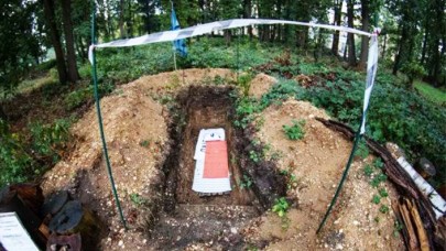 Üniversite Öğrencileri Arınma Mezarında Hayatı Sorguluyor!