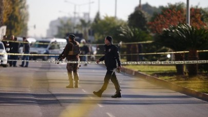 Antalya'da Banka Soygunu: Güvenliği Rehin Aldı!