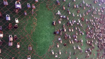 Cezaevinin Telleri Asma Kilitlerle Doldu