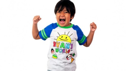 Çocuk YouTuber Sadece Oyuncak Tanıtarak Korkunç Gelir Elde Etti!