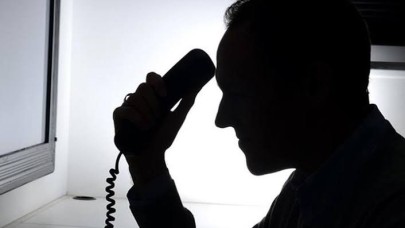 Eski Bakanı 'Polisiz' Diyerek Dolandırdılar!