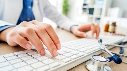 Hayali Kişilere İlaç Satarak Elde Ettikleri Para Şoke Etti!