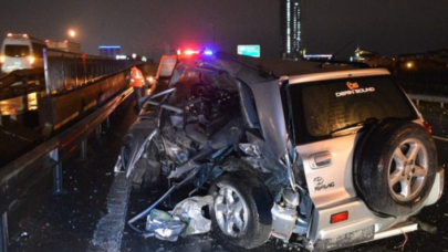 İstanbul'da Cip Bariyerlere Ok Gibi Saplandı!