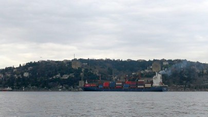 İstanbul Rumeli Hisarı'nda Kargo Gemisi Kıyıya Çaptı!