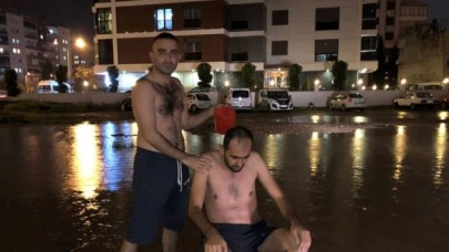 İzmir'de 60 Saatlik Su Kesintisi: Dikkat Çekmek İçin Yağmur Suyuyla Yıkandılar!