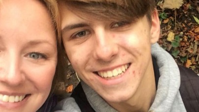 Kafasını Aniden Yana Çeviren Genç Öldü!