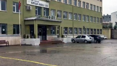 Kız Öğrencilerin Etek Boyunu Ölçtüğü İddia Edilen Müdür Açığa Alındı!