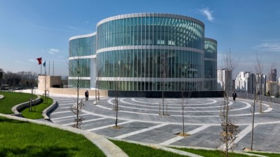 Küçükçekmece Belediyesi Hacklendi: Binlerce Vatandaşa Ayıp Mesajlar Atıldı!