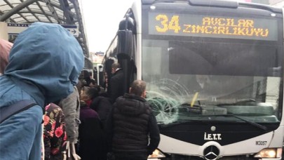 Metrobüs Yolcuya Çarptı: Avcılar Yönünde Seferler Yapılamıyor!