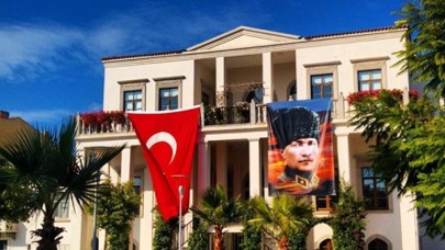 "Urla Belediyesi'nin Tartışmalı Atatürk Heykeli Görenleri Şaşırtıyor" Haberine Düzeltme